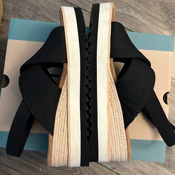 Toms Diana Crossover Wedges - Picture 5 of 12